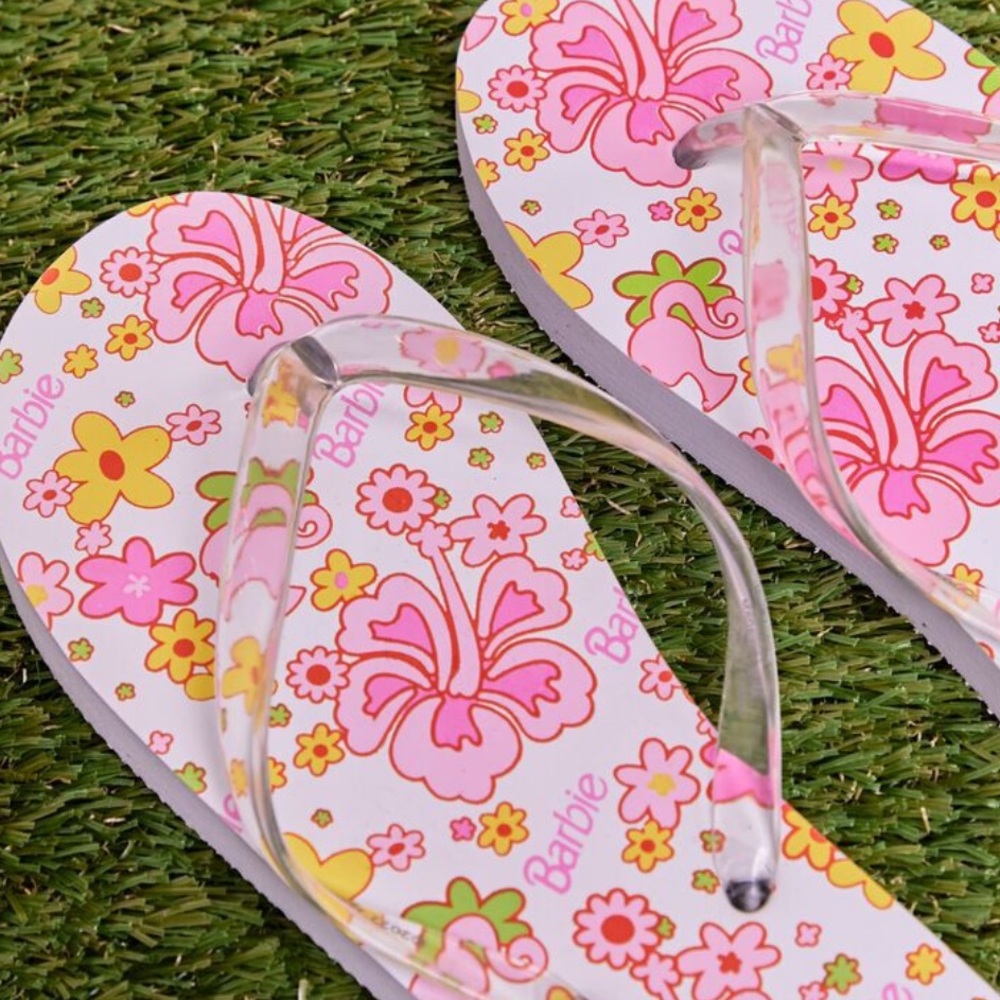 Barbie x Forever 21 | Barbie Floral Print Flip Flop Sandals, Small - Picture 5 of 6